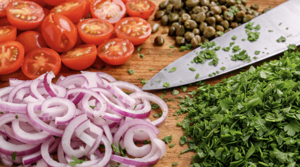 Thunfisch-Bohnen-Salat mit roten Zwiebeln & Kapern_2