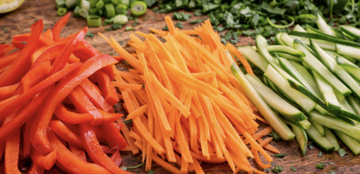 Asiatischer Glasnudelsalat mit gegrilltem Lachs_3