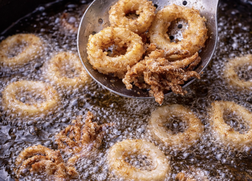 Knusprige Calamari mit Zitrone und Marinara-Sauce_3