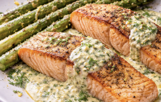 Gebratenes Lachsfilet mit Zitronen-Dill-Sauce & Ofenspargel_4