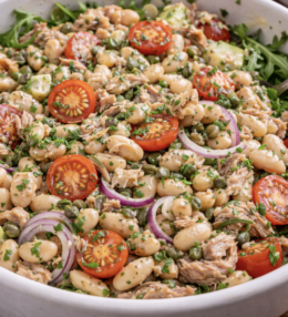 Thunfisch-Bohnen-Salat mit roten Zwiebeln & Kapern