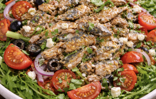 Mediterraner Sardinen-Salat mit Tomaten & Oliven_4