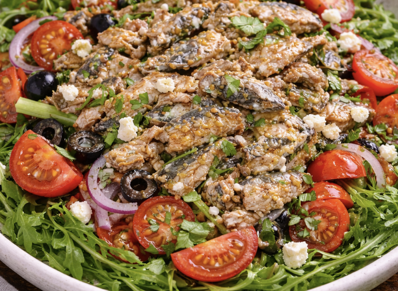 Mediterraner Sardinen-Salat mit Tomaten & Oliven_4