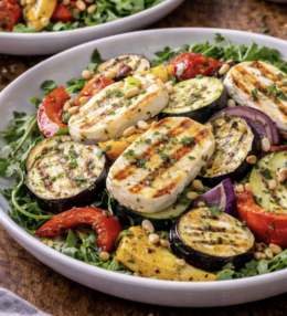 Halloumi-Salat mit gegrilltem Gemüse