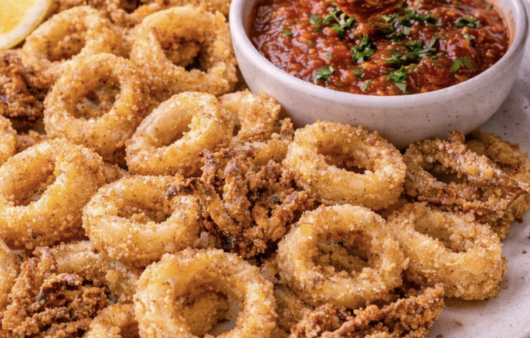 Knusprige Calamari mit Zitrone und Marinara-Sauce_5