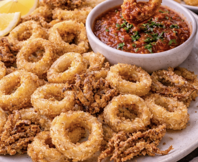 Knusprige Calamari mit Zitrone und Marinara-Sauce_5