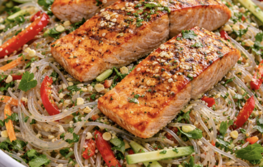 Asiatischer Glasnudelsalat mit gegrilltem Lachs_6