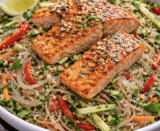 Asiatischer Glasnudelsalat mit gegrilltem Lachs_6