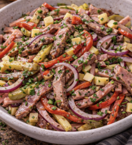 Bayerischer Wurstsalat mit Essiggurken