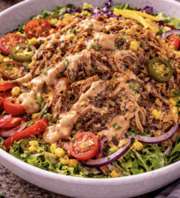 Pulled Pork Salat mit BBQ-Dressing
