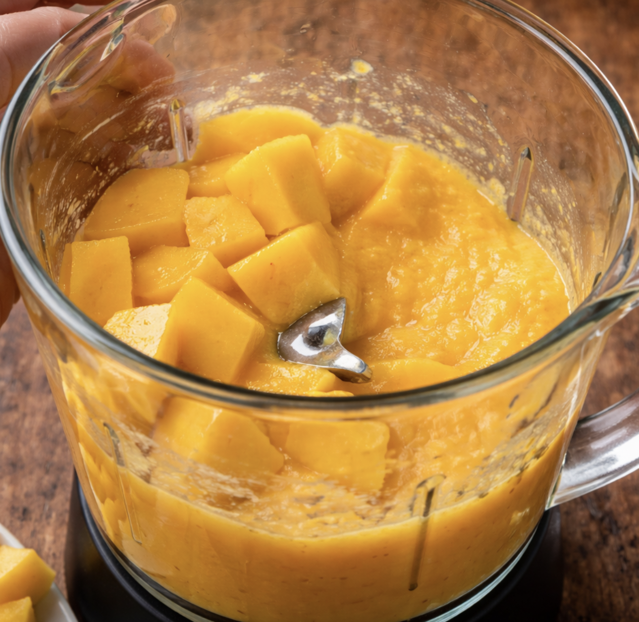 Mango-Mousse mit Kokosflocken_1