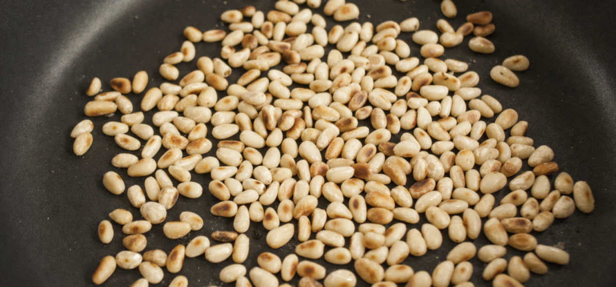 Rucola-Salat mit Parmesan & Pinienkernen_1