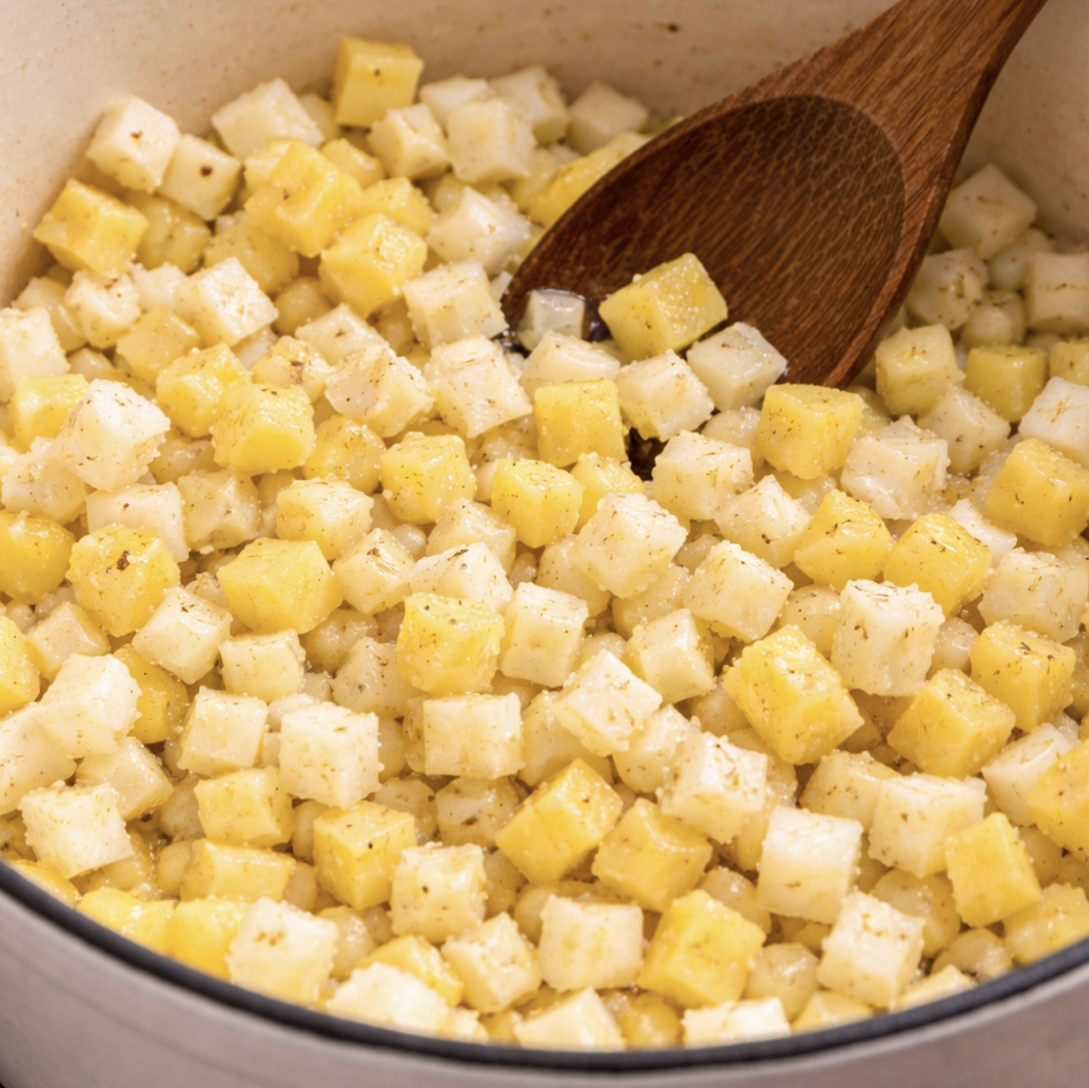 Selleriesuppe mit frischen Kräutern_3