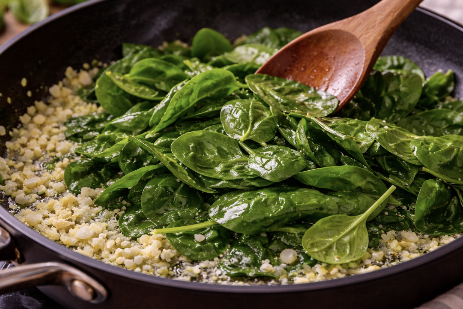 Lachsfilet mit Spinat und Zitronensauce_4