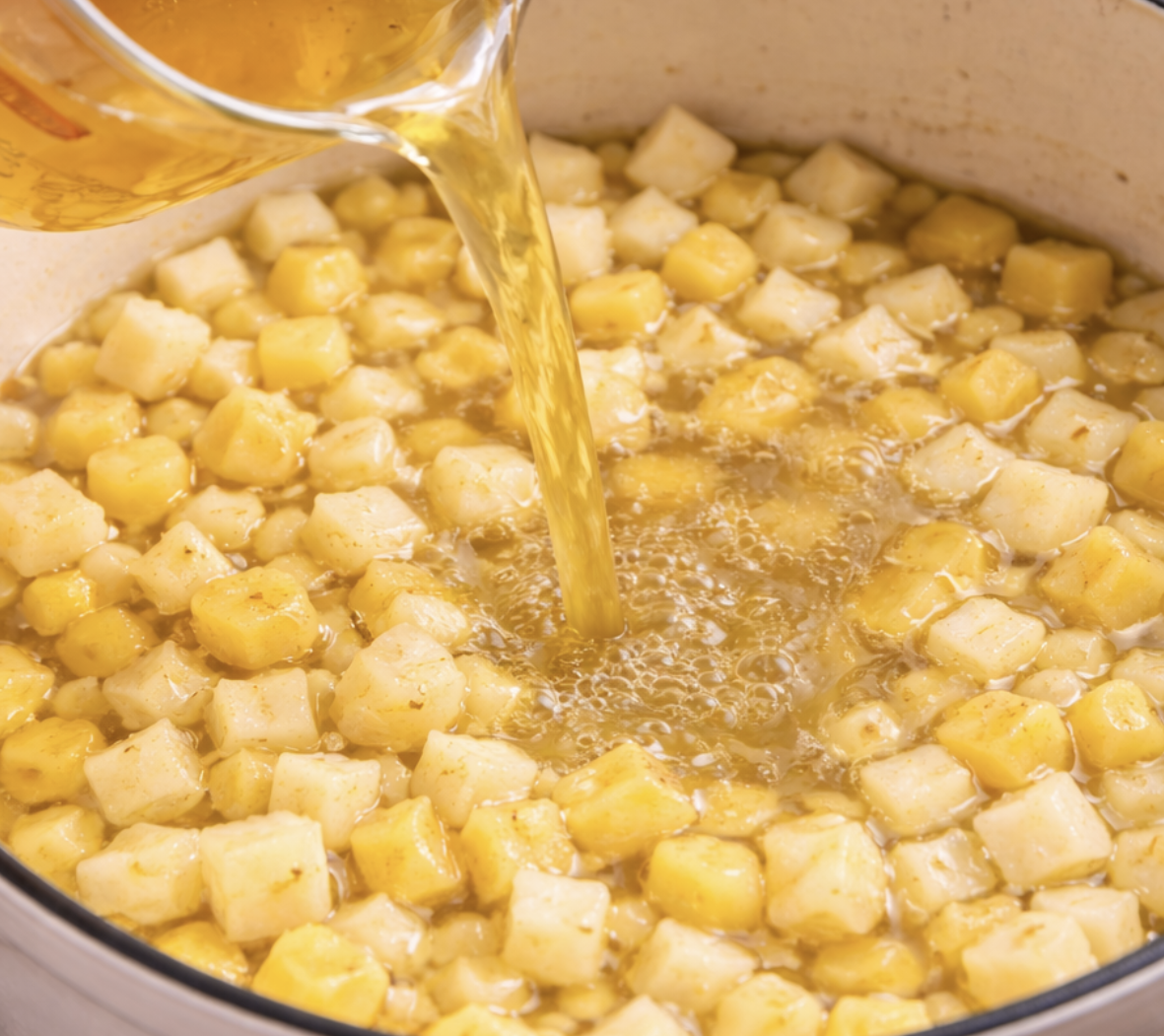 Selleriesuppe mit frischen Kräutern_4