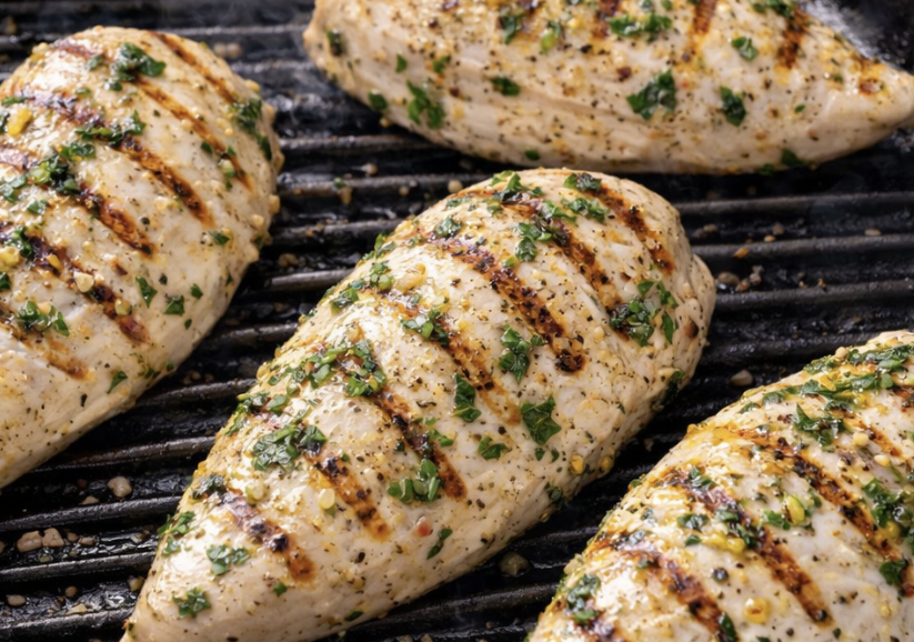 Gegrilltes Zitronen-Kräuter-Hähnchen mit Sommergemüse_5