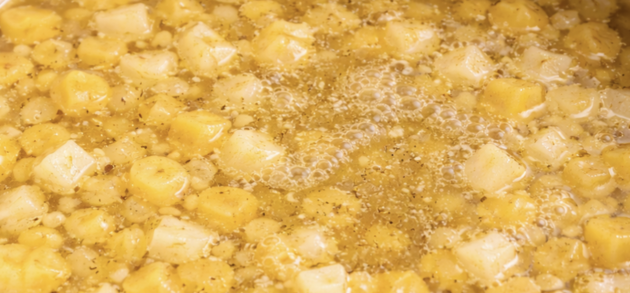 Selleriesuppe mit frischen Kräutern_5