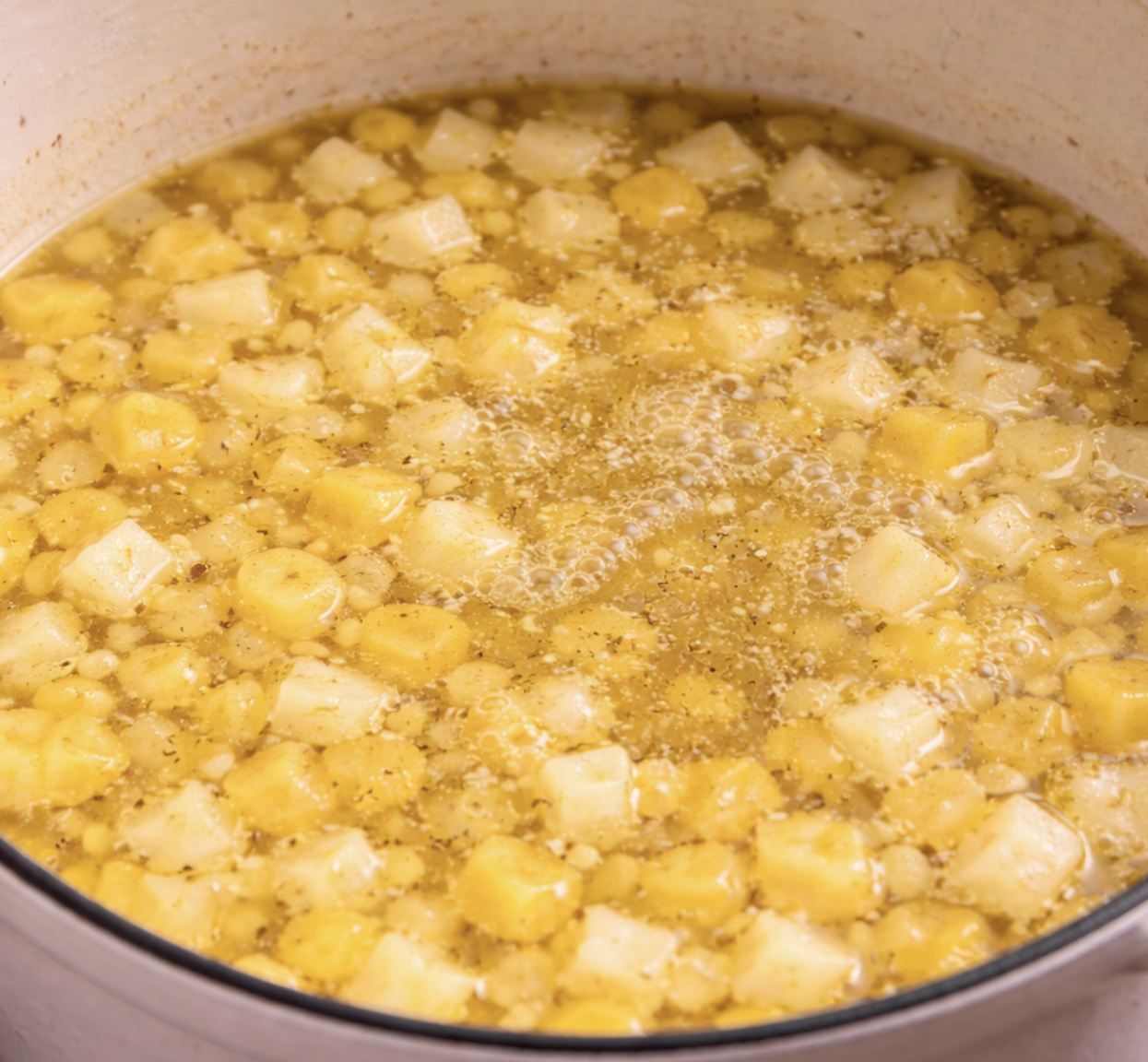 Selleriesuppe mit frischen Kräutern_5