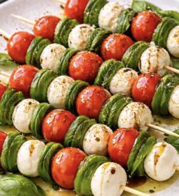 Caprese-Spieße mit Kirschtomaten und Mozzarella