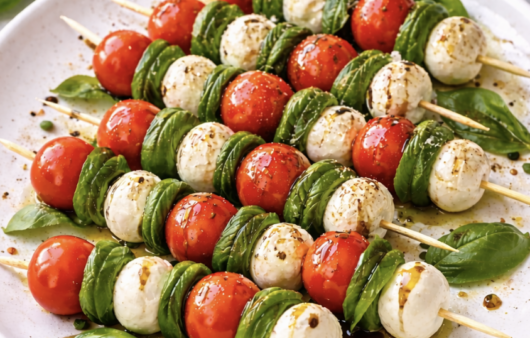 Caprese-Spieße mit Kirschtomaten und Mozzarella_6