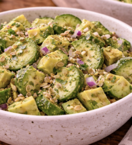 Avocado-Gurken-Salat mit Zitronendressing