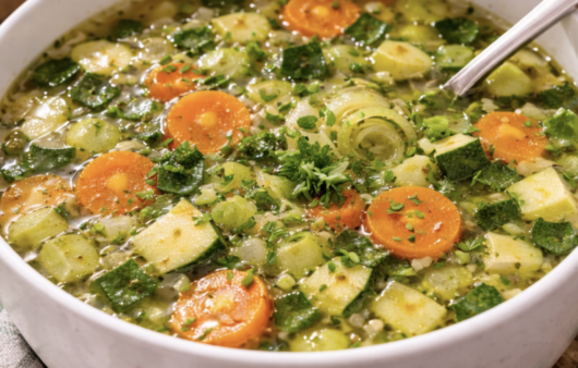 Klare Gemüsesuppe mit frischen Kräutern_7