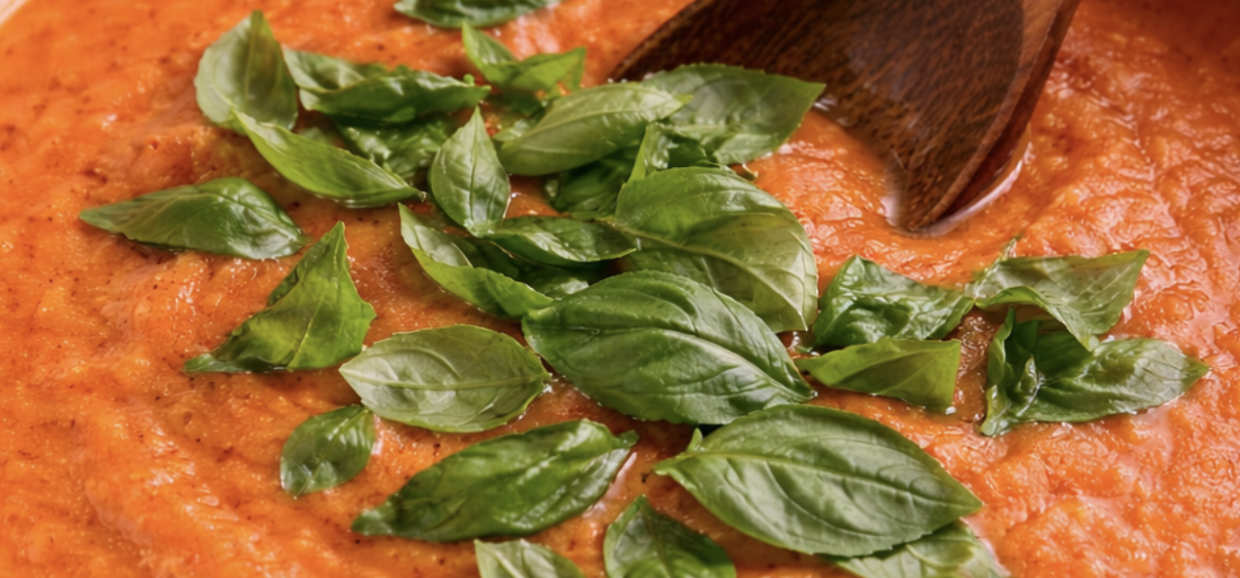 Paprika-Tomaten-Suppe mit Basilikum_8