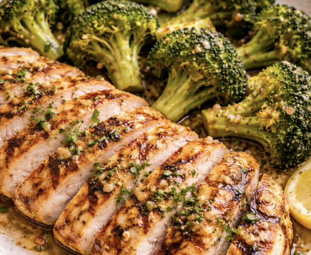 Gegrillte Hähnchenbrust mit Brokkoli und Zitronensauce_8