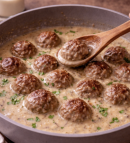 Köttbullar mit Preiselbeeren