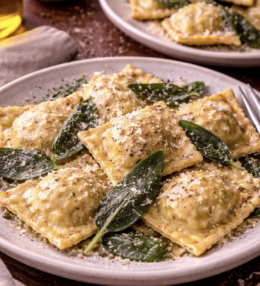 Spinat-Ricotta-Ravioli mit Salbei-Butter