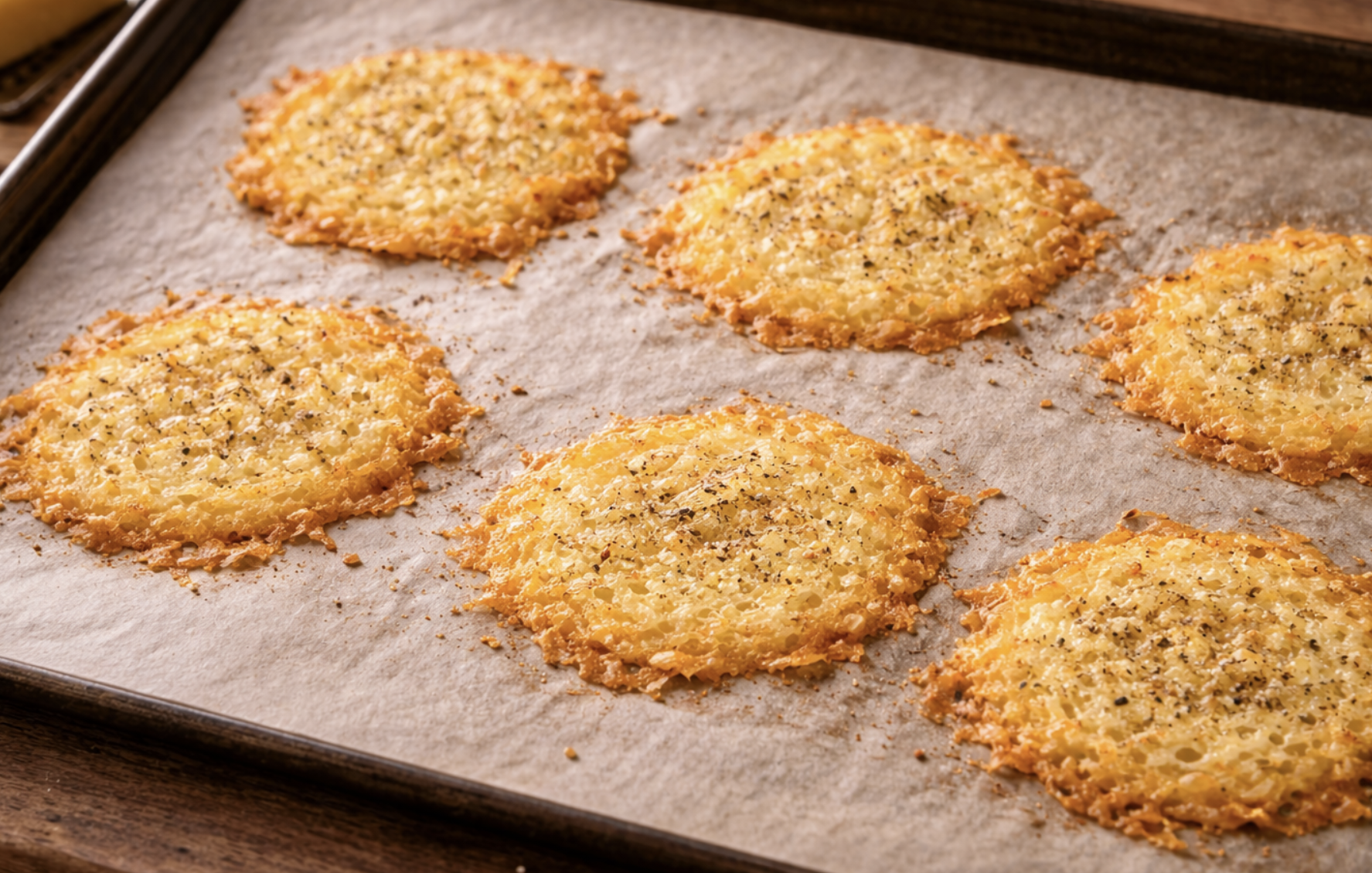Parmesan-Crisps mit Avocado-Limetten-Crema_2