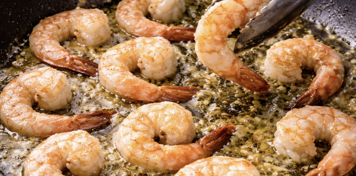 Knoblauchbuttergarnelen mit Chiliflocken in Minilöffeln_3