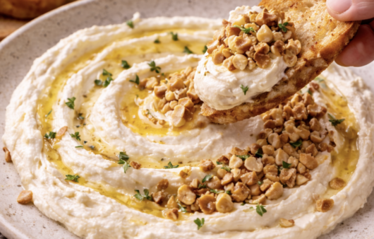 Whipped Ricotta mit Trüffelhonig & gerösteten Haselnüssen_3