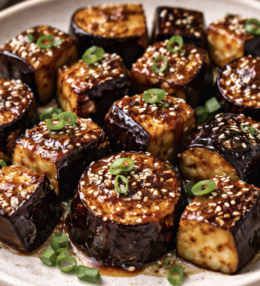 Japanische Miso-glazierte Auberginen-Häppchen