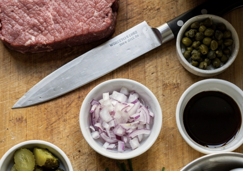 Beef-Tatar mit Trüffelmayo & Kapern_1