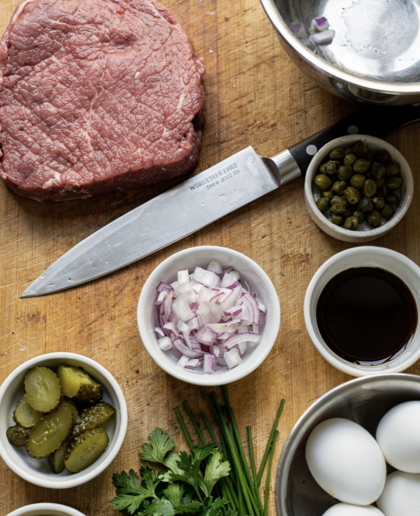 Beef-Tatar mit Trüffelmayo & Kapern_1