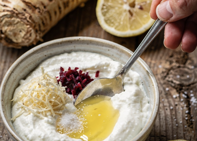 Gebeizter Lachs mit Rote-Bete-Creme & Meerrettich-Schmand_3