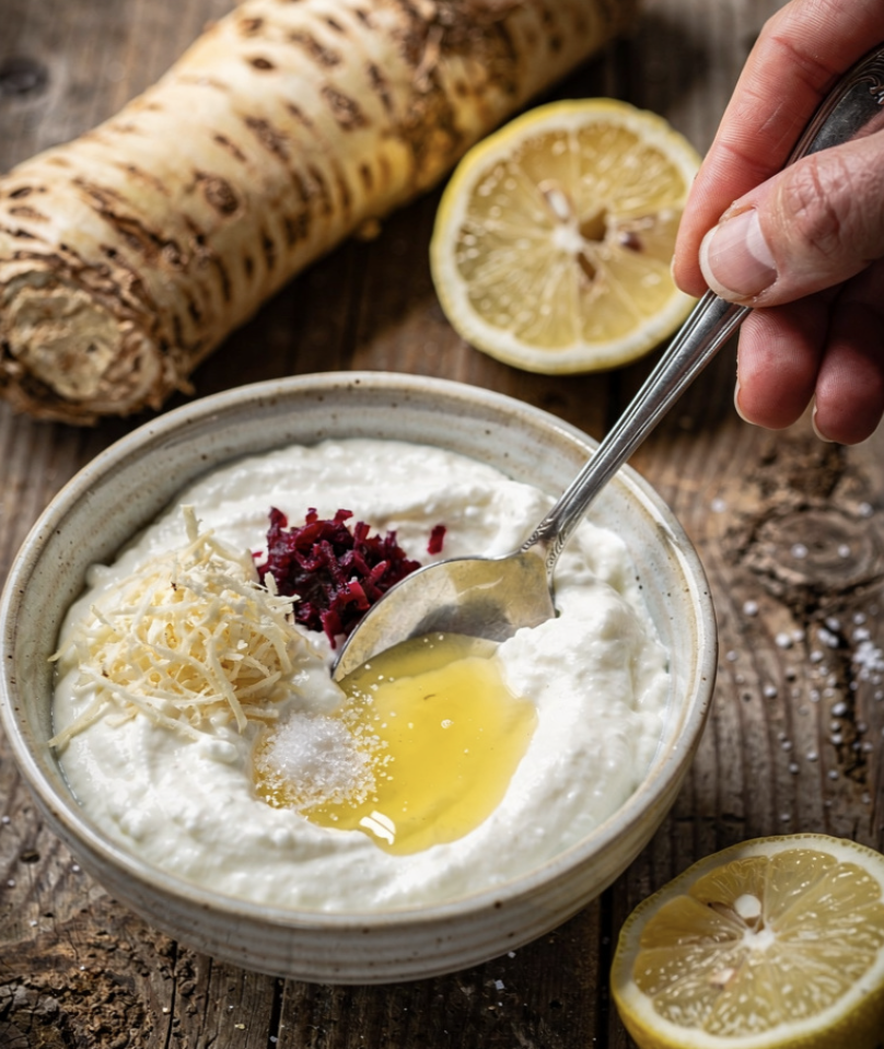 Gebeizter Lachs mit Rote-Bete-Creme & Meerrettich-Schmand_3