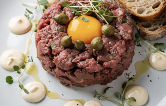 Beef-Tatar mit Trüffelmayo & Kapern_5