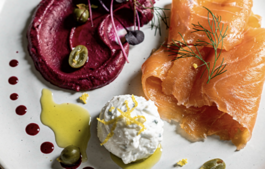 Gebeizter Lachs mit Rote-Bete-Creme & Meerrettich-Schmand_5