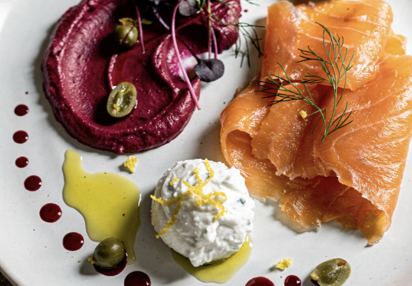 Gebeizter Lachs mit Rote-Bete-Creme & Meerrettich-Schmand_5